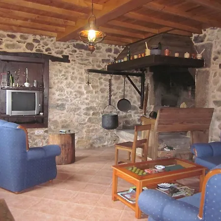 Casa Os Carballas Country house Merille
